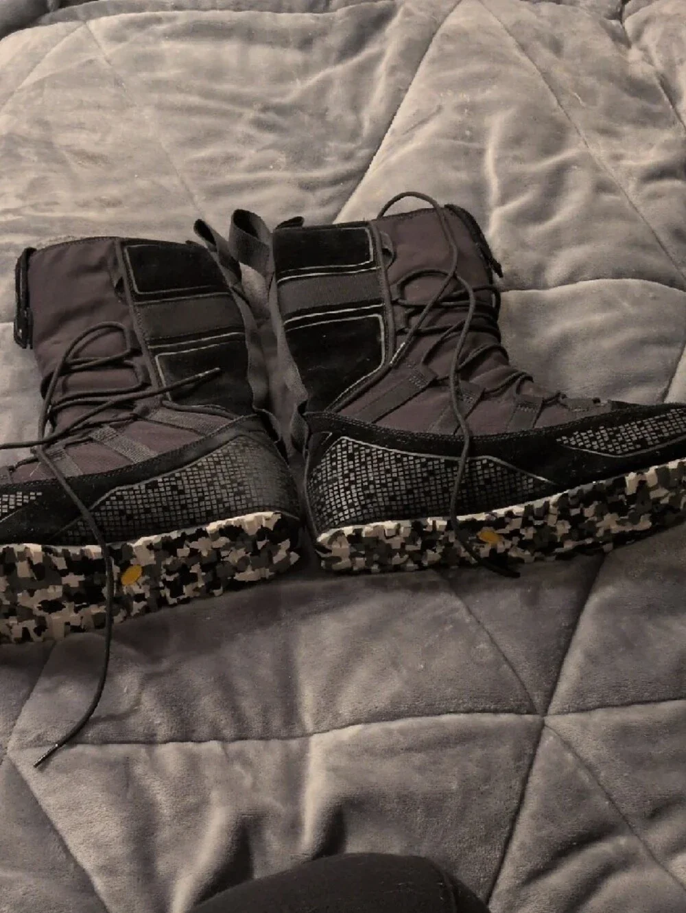 Vasque Black Men's Rain & Snow Boots with Camo Traction Outsole